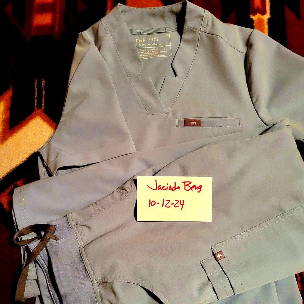 Figs Dusty Blue PO 1425 EUC set. Size small.